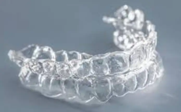 Fotografía de dentadura postiza transparente